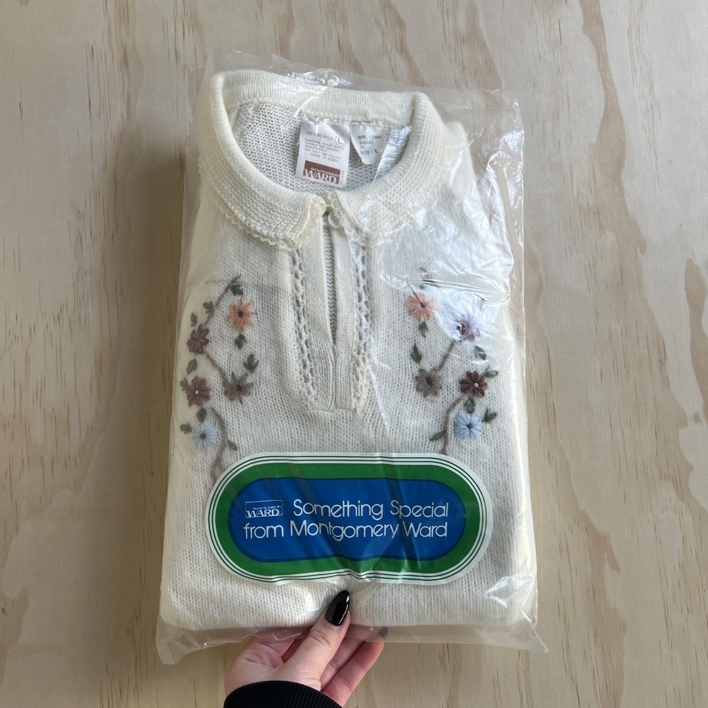 Vintage Montgomery Ward Sweater Womens Large White Floral Embroidered Collared